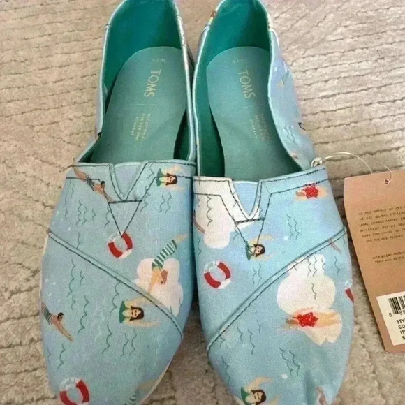 NWT TOMS shoes. Summer scene - Picture 2 of 7